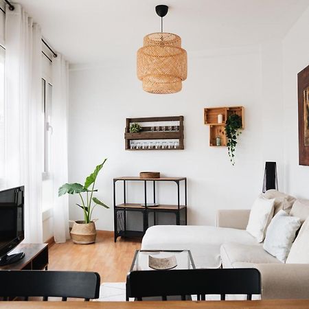 Sunny And Modern Apartment Ideal For Groups バルセロナ エクステリア 写真