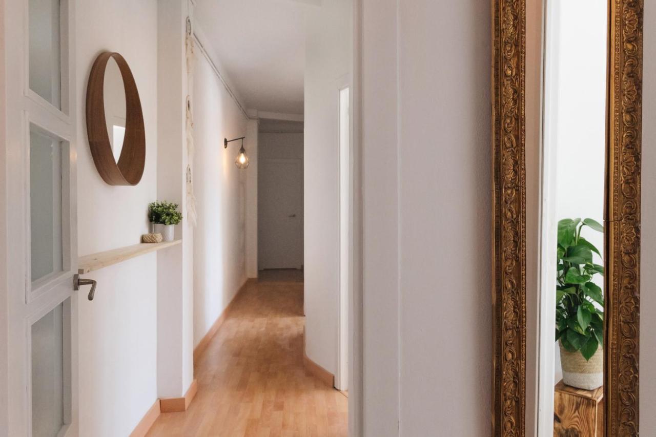 Sunny And Modern Apartment Ideal For Groups バルセロナ エクステリア 写真